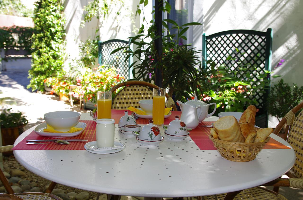 Hotel La Tour Des Fees Quissac  외부 사진
