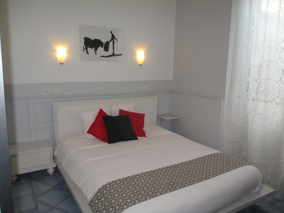 Hotel La Tour Des Fees Quissac  외부 사진